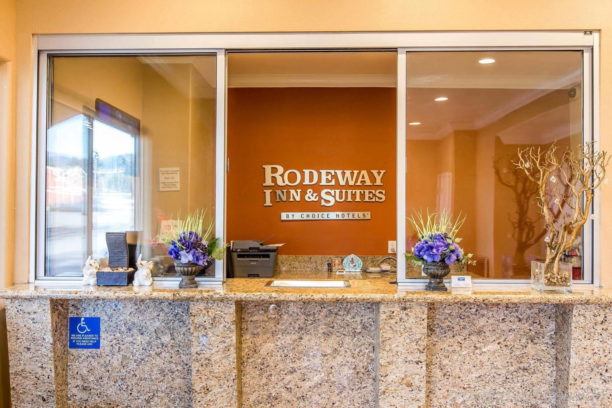 Rodeway Inn & Suites Корона Екстер'єр фото